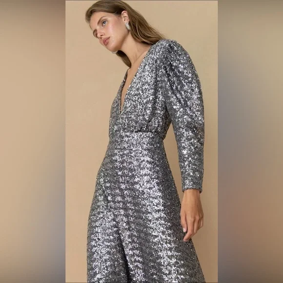 BORGO DE NOR Bernadette Silver Sequinned Dress - Picture 5 of 6